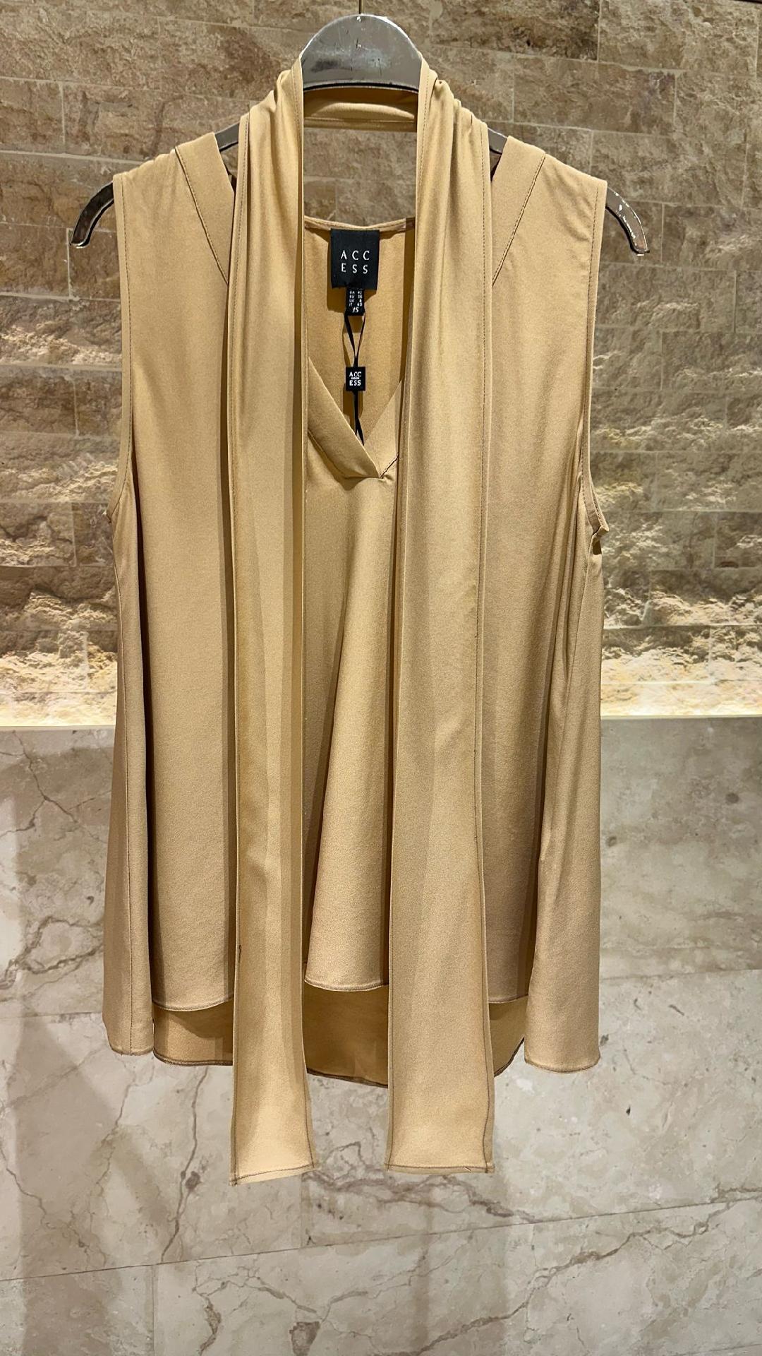 53-2004 V Neck Oversized Sleeveless Top - Brown Loft