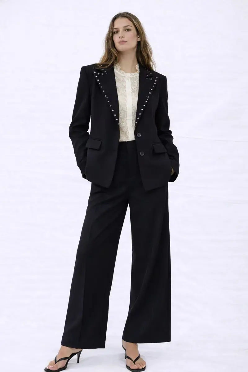 Straight-cut blazer jacket with studded lapel collar JM33607