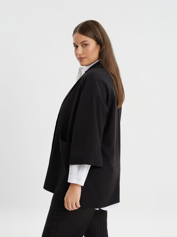 8201.4090 Oversized Jacket سترة المتضخم